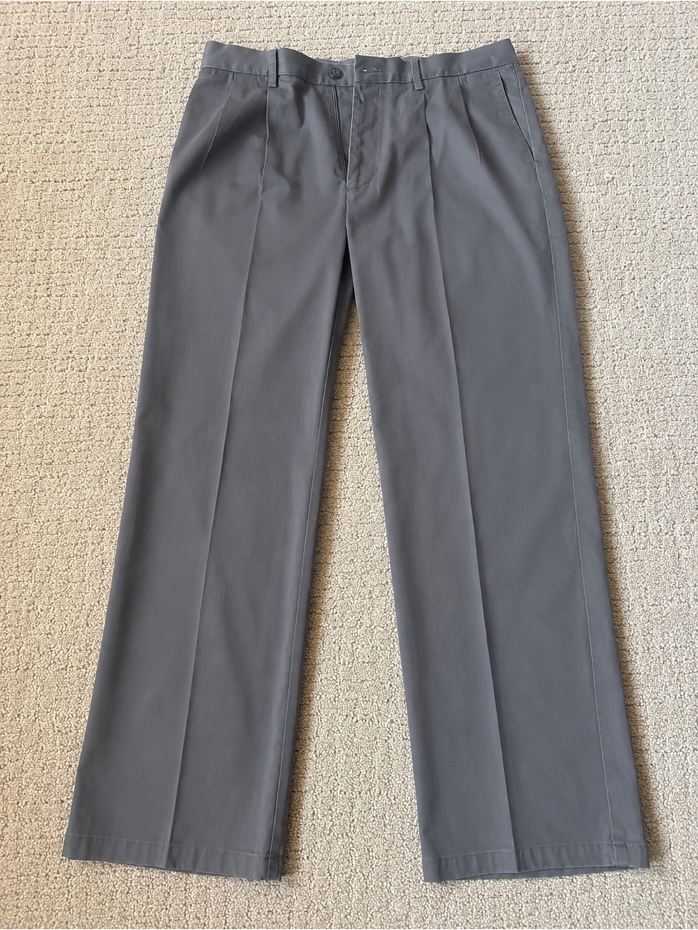 Dockers Classic Fit Khaki Pants 35x32 Gray Pleated Work Office Dadcore Vintage